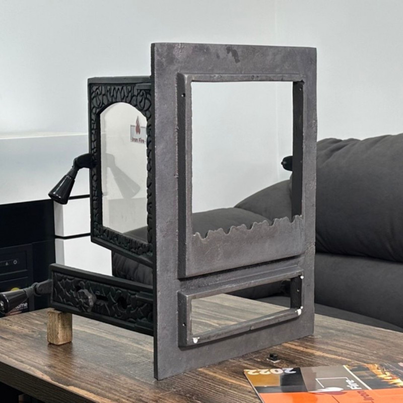 Дверцята чавунні для печі/барбекю Iron Fire Bastion 370х490 мм з вогнетривким склом Robax