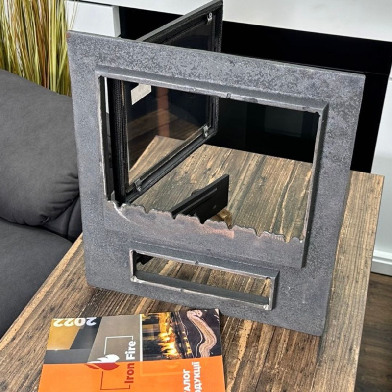 Дверцята чавунні для печі/барбекю Iron Fire Bastion XL 460х500 мм з вогнетривким склом Robax